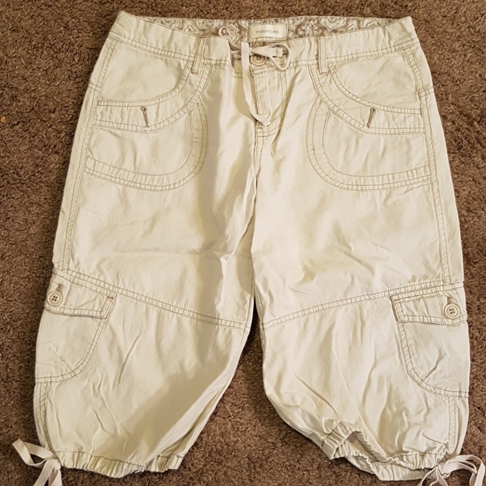 Maurices Cargo Capris Size 7/8